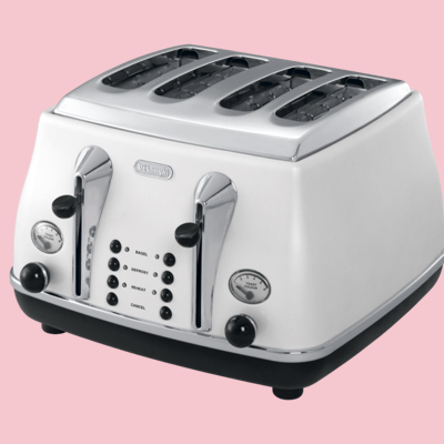 A white DeLonghi toaster with four slots